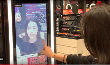 High Performance Interactive Showcase For Shoes / Bags Store Different Screen Size